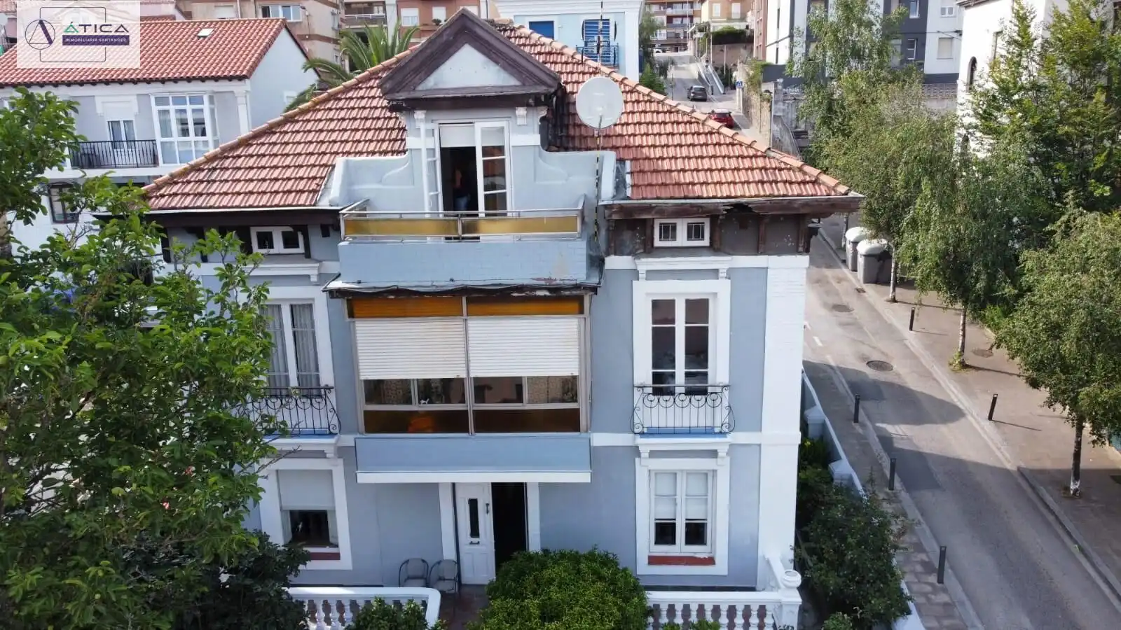 Vista exterior de Casa o xalet en venda en Santander amb Jardí privat, Terrassa i Moblat