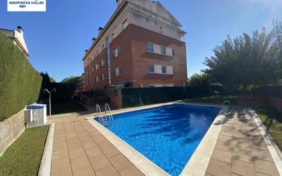 Swimming pool of Flat for sale in Parets del Vallès  with Terrace, Swimming Pool and Balcony