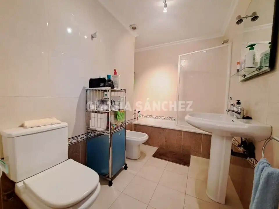 Baño de Apartamento en venta en Boiro con Amueblado, Horno y Lavadora