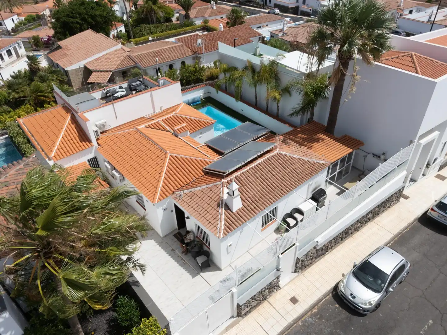 Vista exterior de Casa o xalet en venda en San Miguel de Abona amb Aire condicionat, Jardí privat i Terrassa