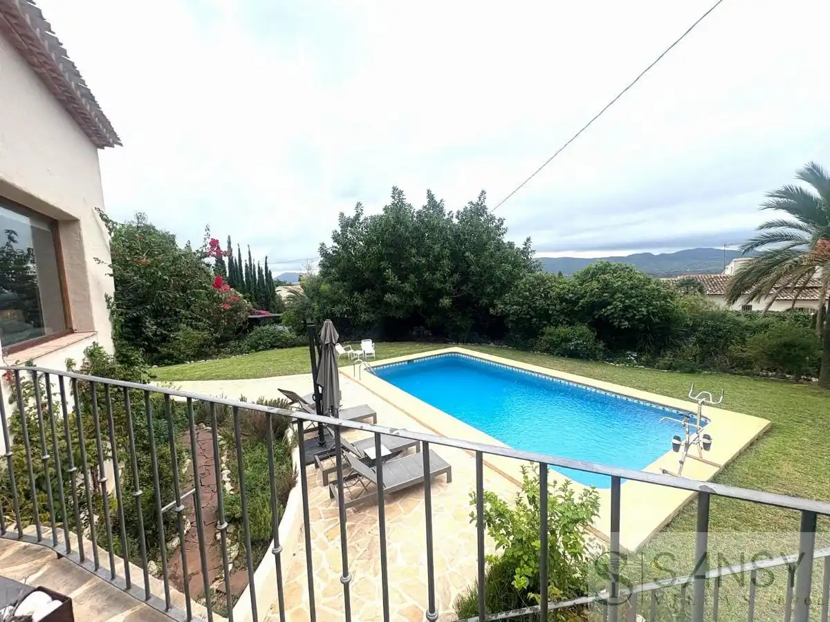 Villa con piscina in vendita a Montgó - Ermita