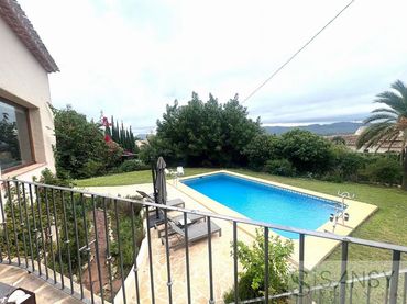 Chalet con piscina en venta en Montgó - Ermita