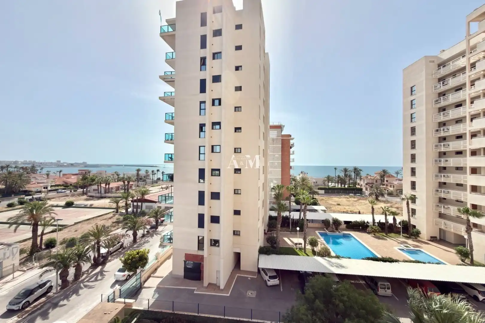 Vista exterior de Pis de lloguer en Torrevieja amb Terrassa, Piscina i Moblat