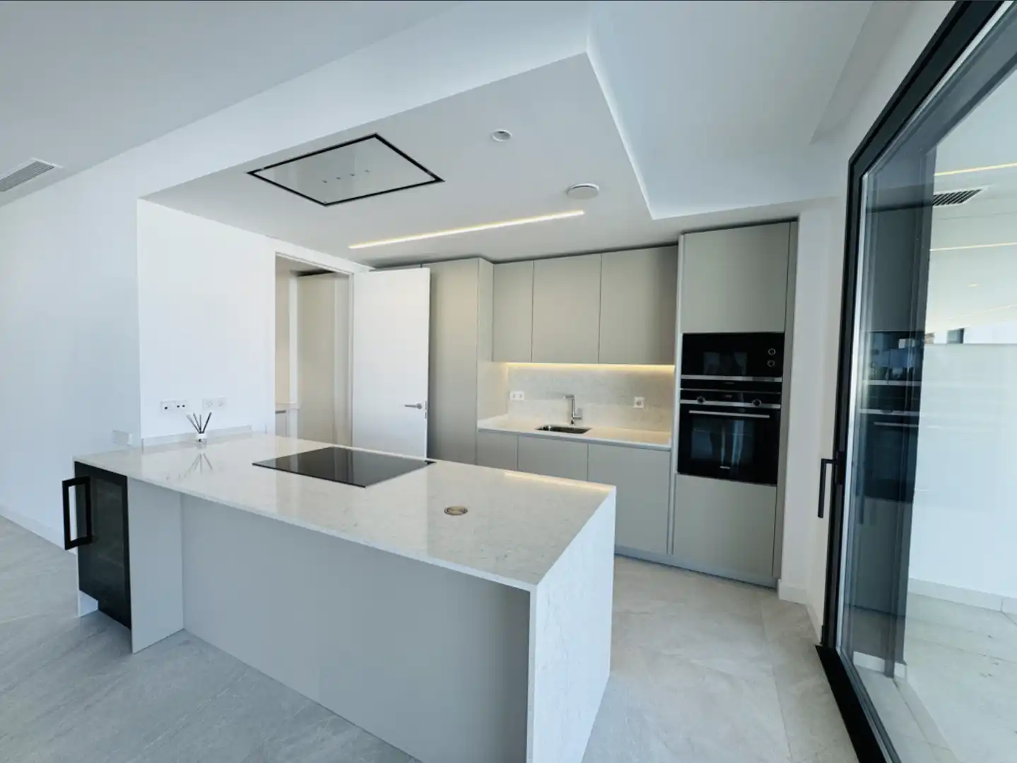 Apartament amb piscina en venda a Nueva Andalucía, imagen 3