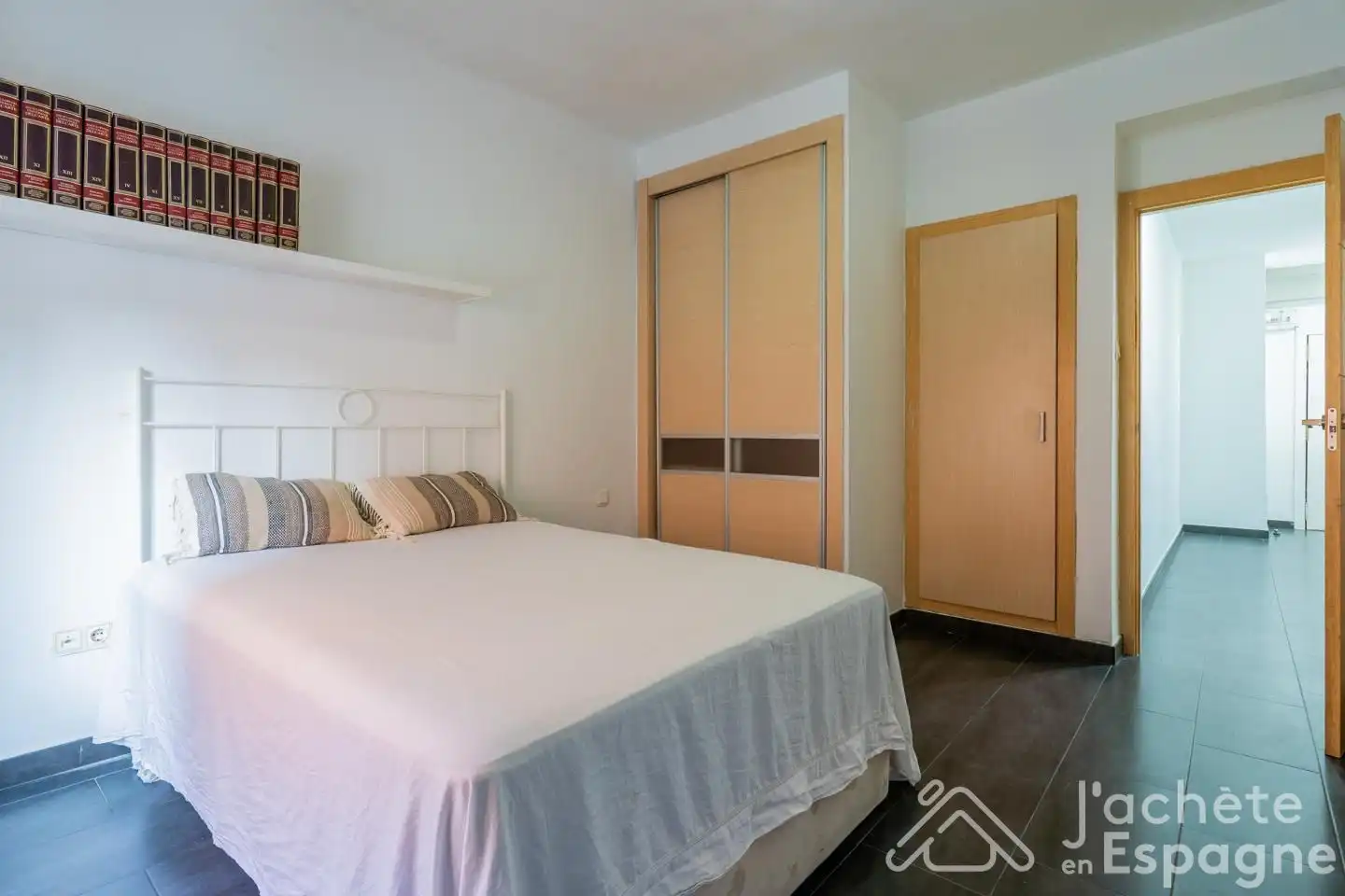 Bedroom of Flat for sale in Valencia  with Heating