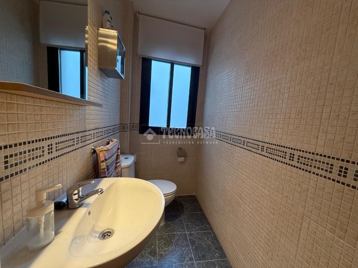 Bathroom of Flat for sale in Baeza  with Air Conditioner and Balcony