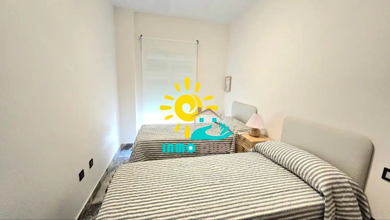 Dormitori de Apartament de lloguer en Badajoz amb Aire condicionat, Calefacció i Moblat