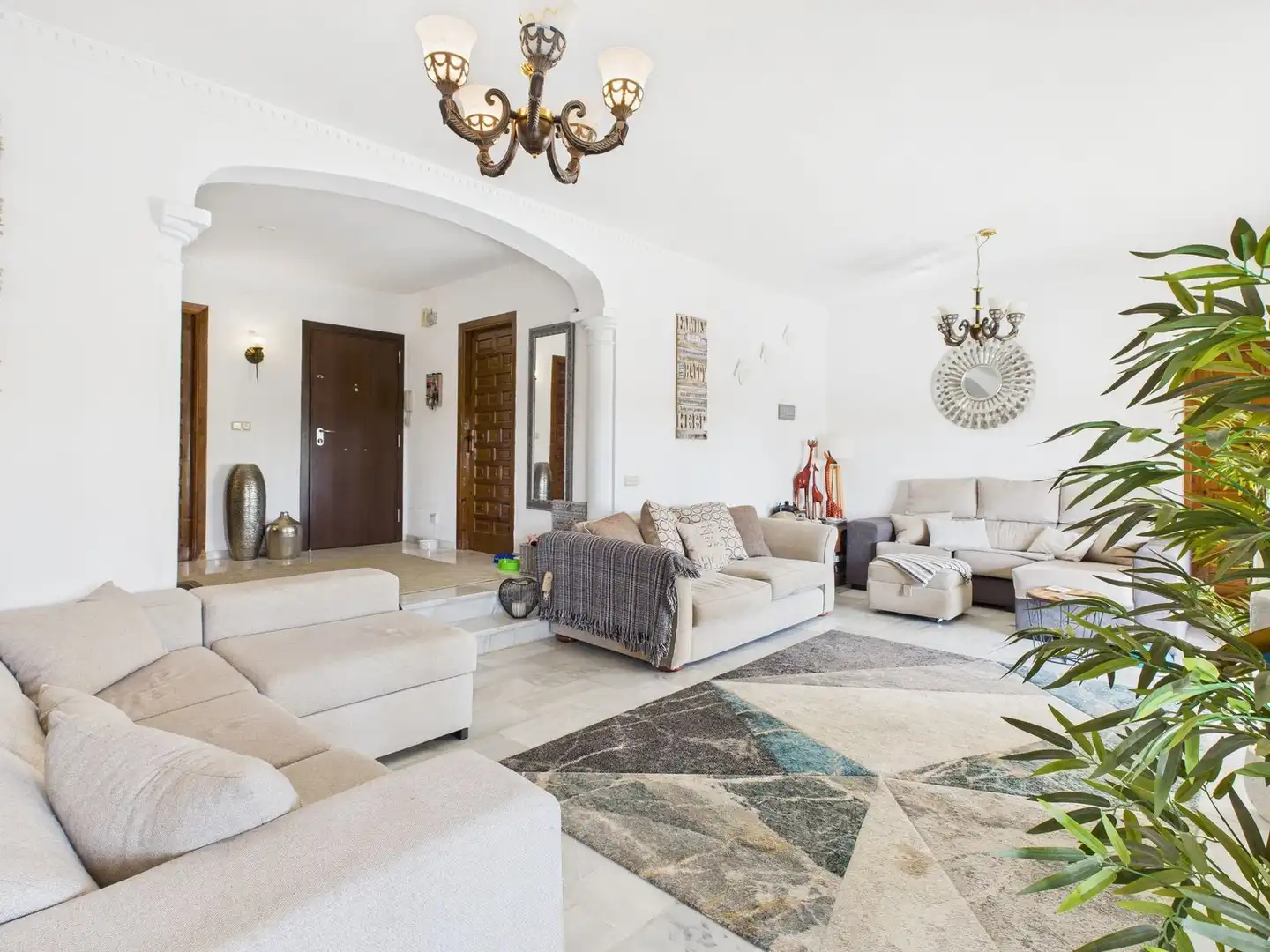 Sala de estar de Casa o chalet en venta en Estepona con Aire acondicionado, Terraza y TV