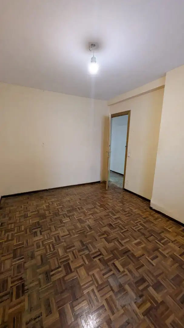 Habitación de Piso en venta en Madrid con Calefacción y Terraza