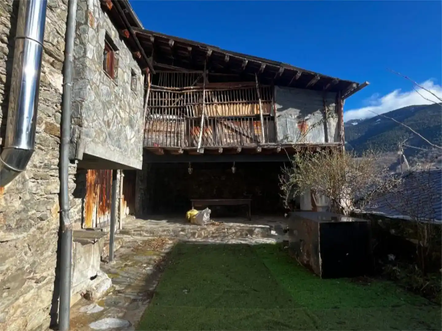 Vista exterior de Pis en venda en Queralbs amb Balcó
