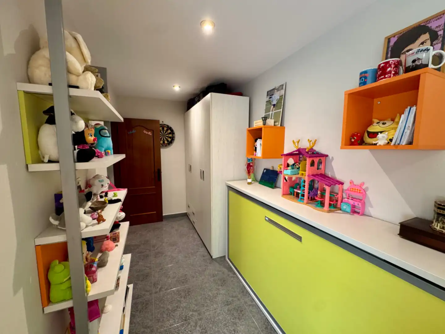 Cocina de Piso en venta en Sant Boi de Llobregat con Aire acondicionado, Terraza y Trastero
