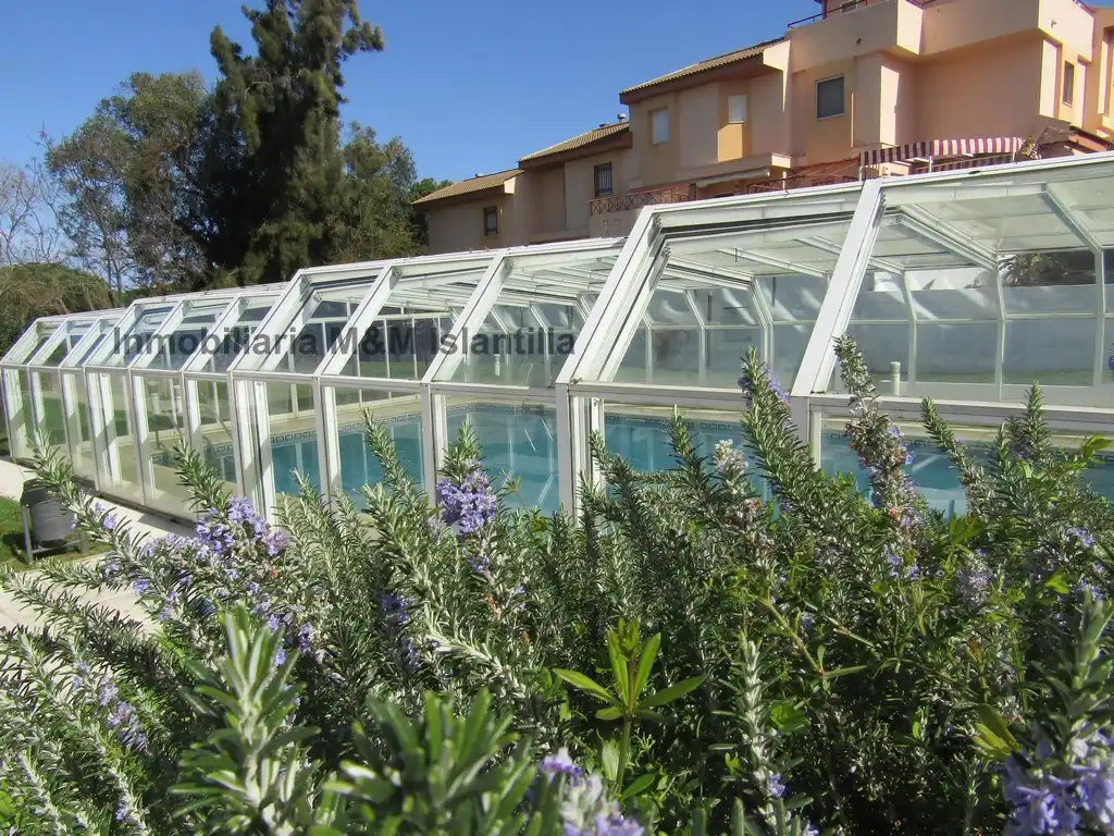 Piscina de Casa adosada en venta en Islantilla con Terraza, Trastero y Amueblado