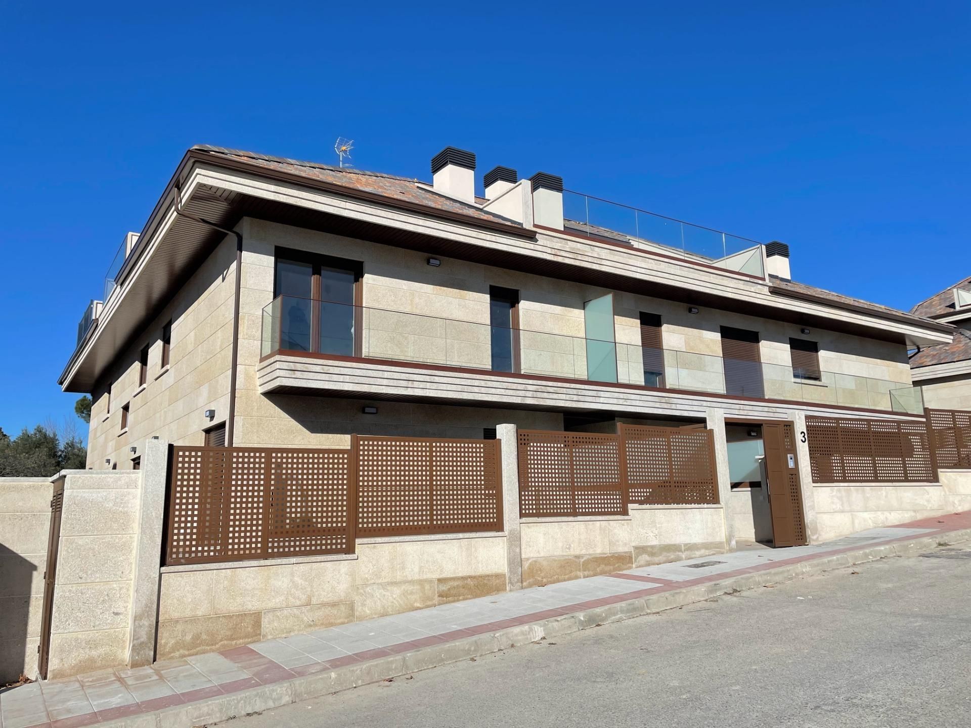 Vista exterior de Pis de lloguer en Galapagar amb Calefacció, Terrassa i Balcó