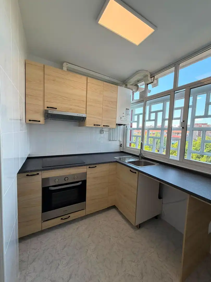 Cocina de Piso de alquiler en Madrid con Calefacción, Parquet y Terraza