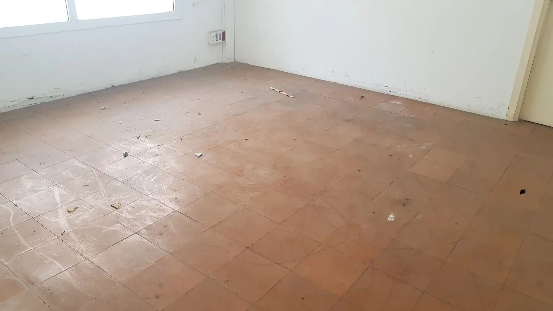 Fabrikhallen zum Verkauf in L'Hospitalet de Llobregat mit Heizung und Alarm