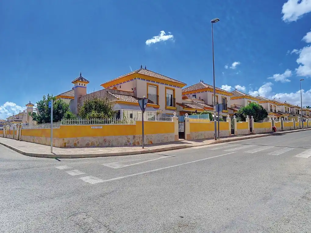 Außenansicht von Haus oder Chalet zur Miete in Orihuela mit Klimaanlage, Privatgarten und Parkett