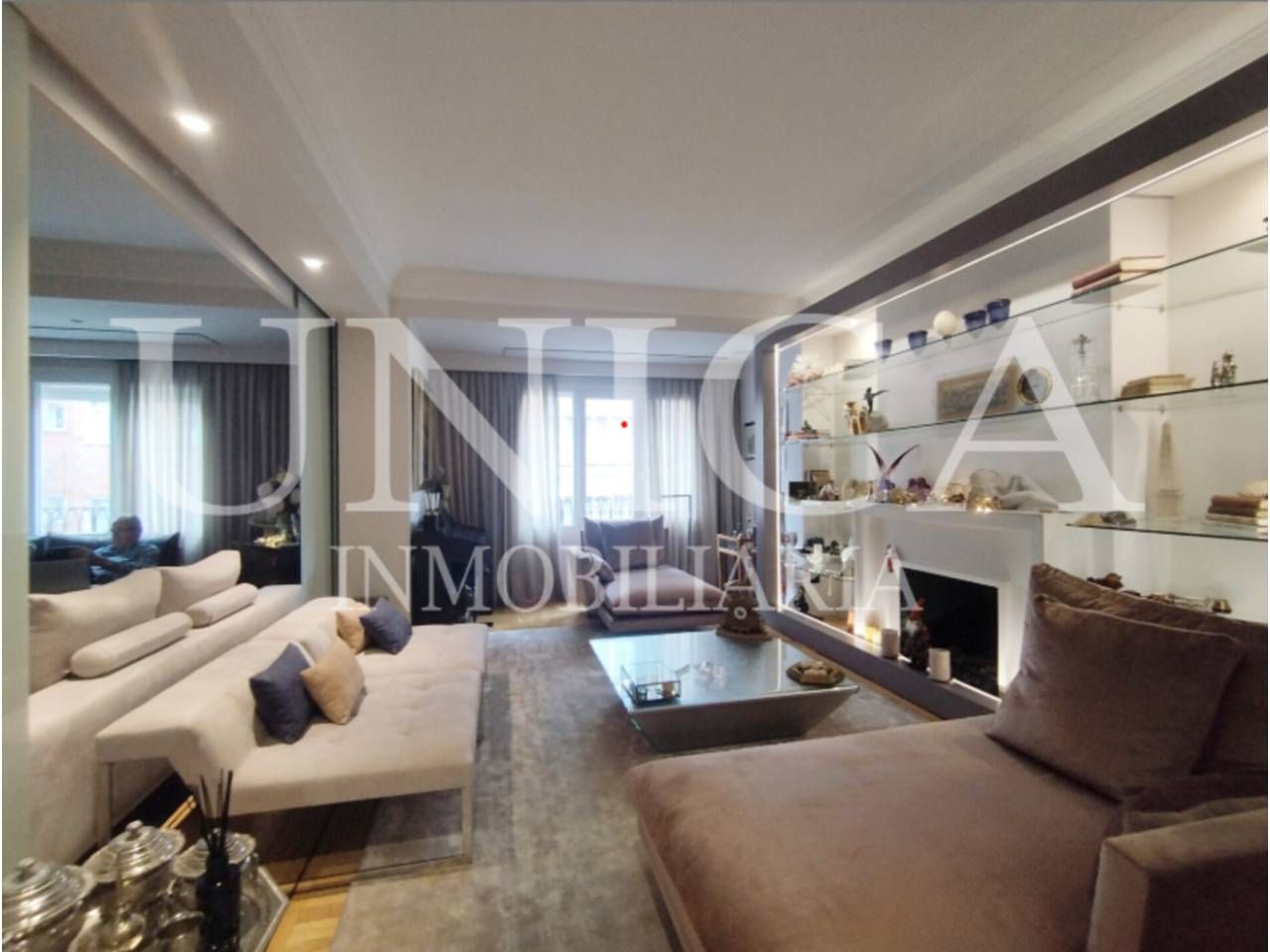 Living room of Flat for sale in  Madrid Capital  with Air Conditioner, Heating and Parquet flooring