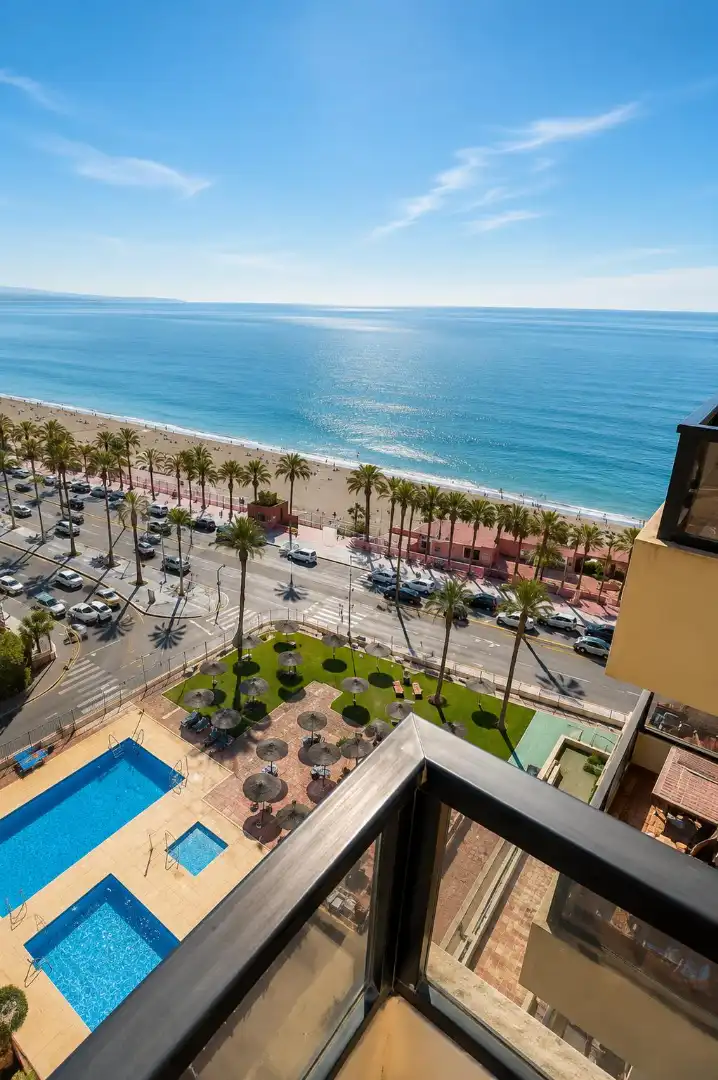 Vista exterior de Dúplex en venda en Benalmádena amb Terrassa i Piscina comunitària