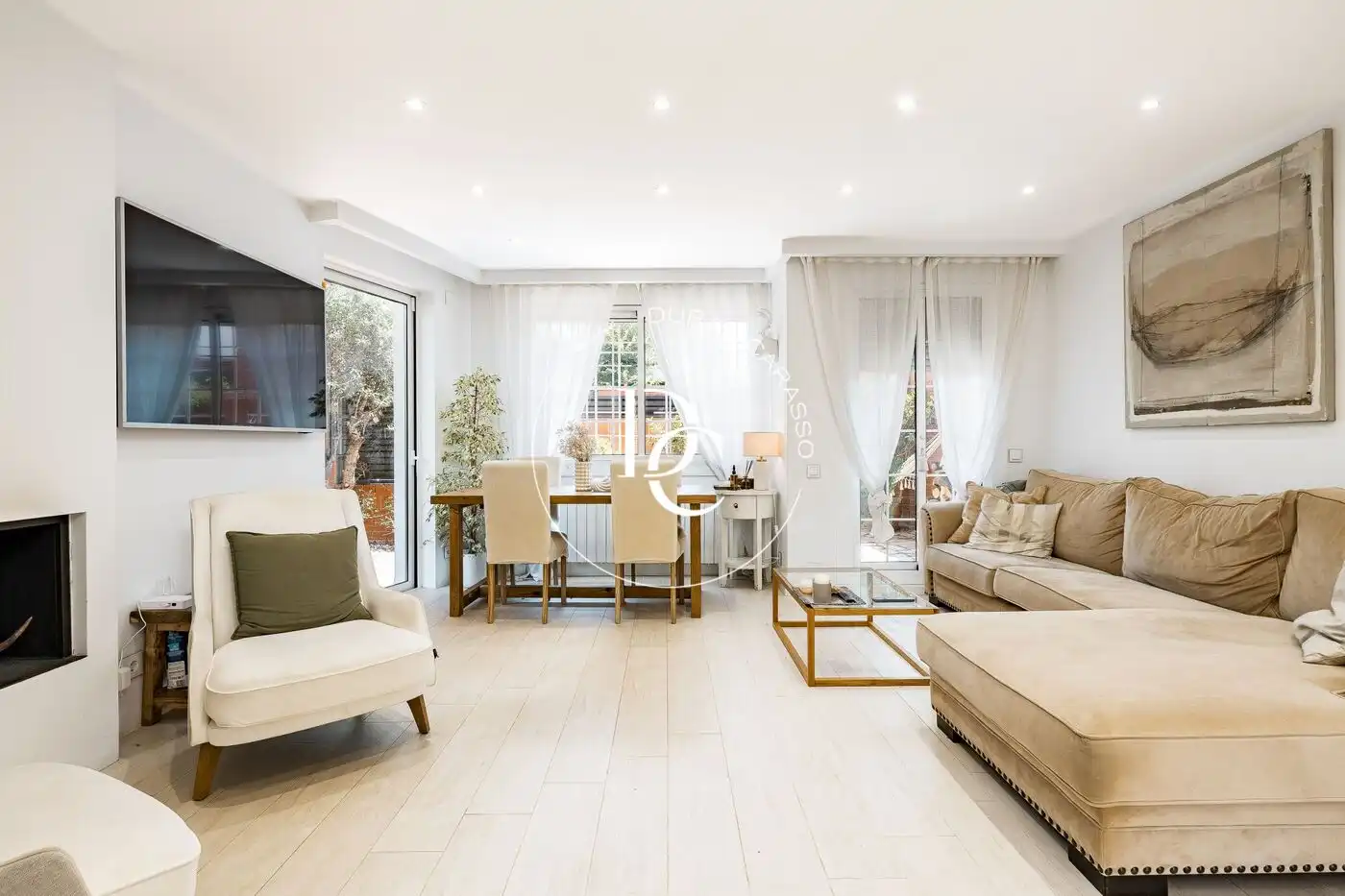 Sala de estar de Casa o chalet en venta en Sant Joan Despí con Aire acondicionado, Calefacción y Jardín privado