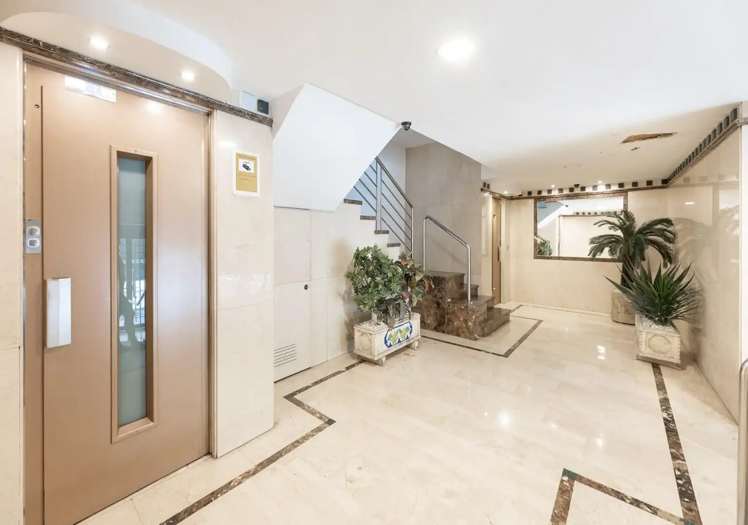 Flat with terrace for sale in Calle Doctor Adelardo Mora 23, imagen 17