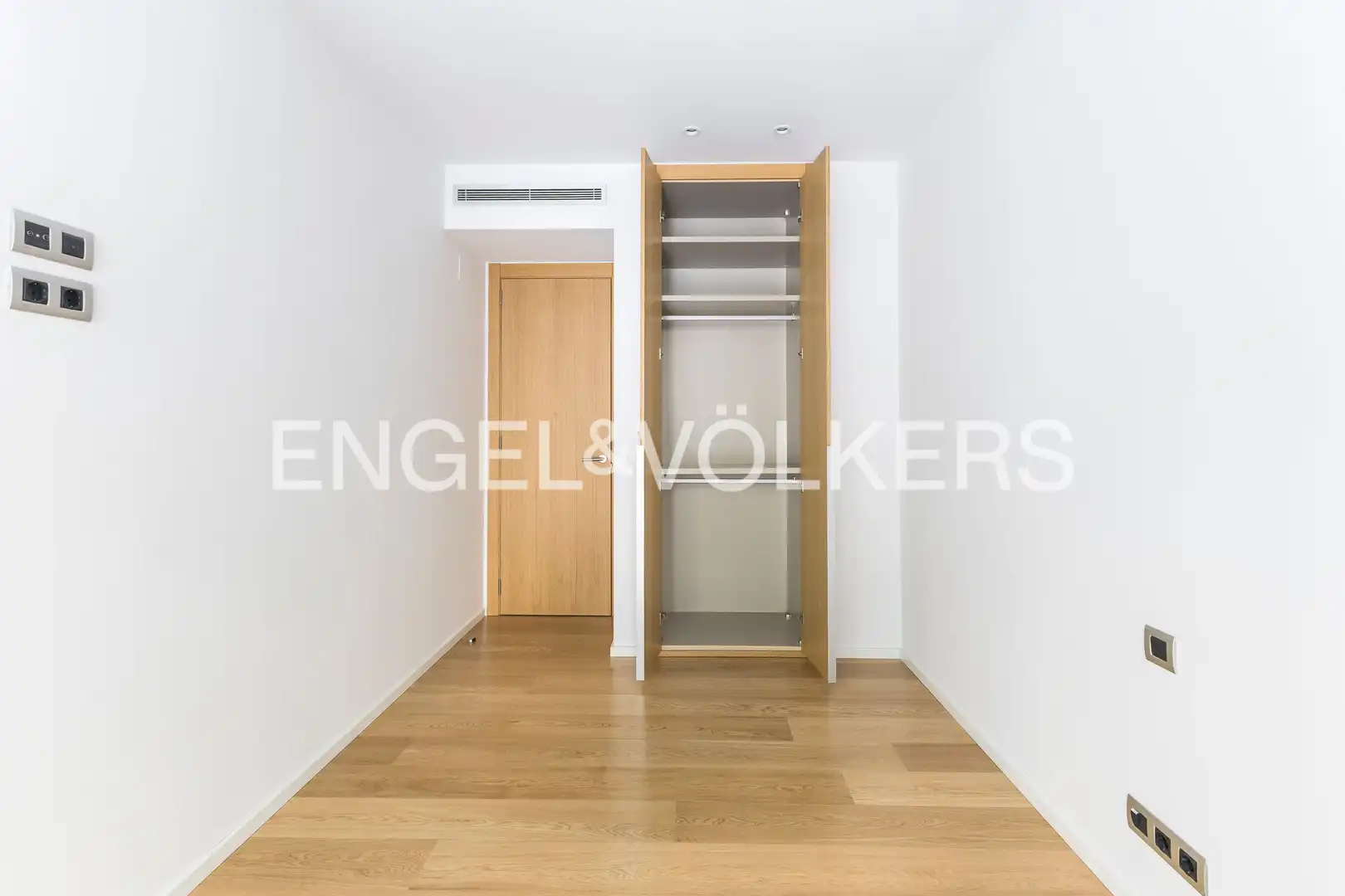 Flat for rent in Madrid  with Air Conditioner, Heating and Storage room