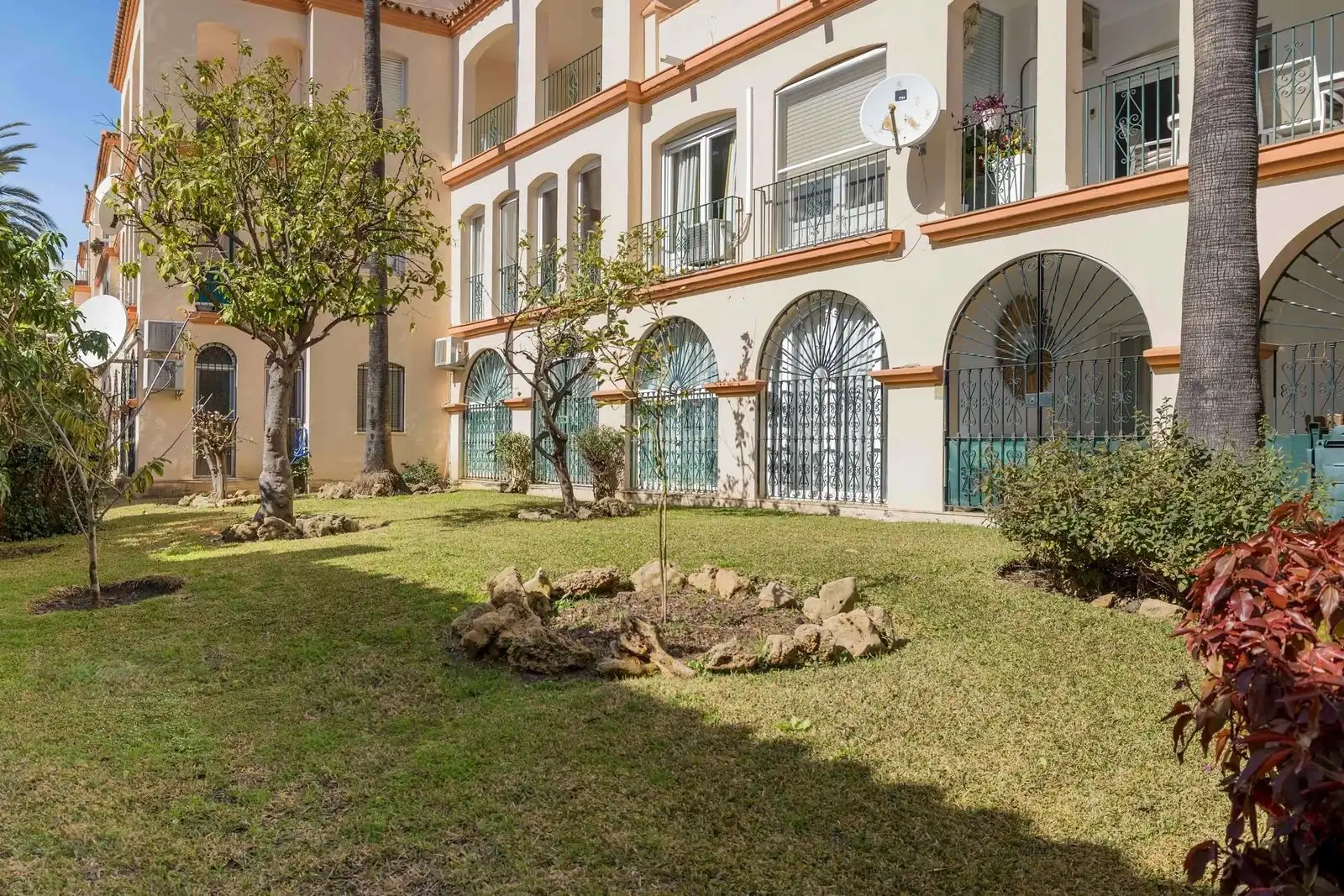 Außenansicht von Maisonette zum Verkauf in Estepona mit Klimaanlage und Gemeinschaftspool