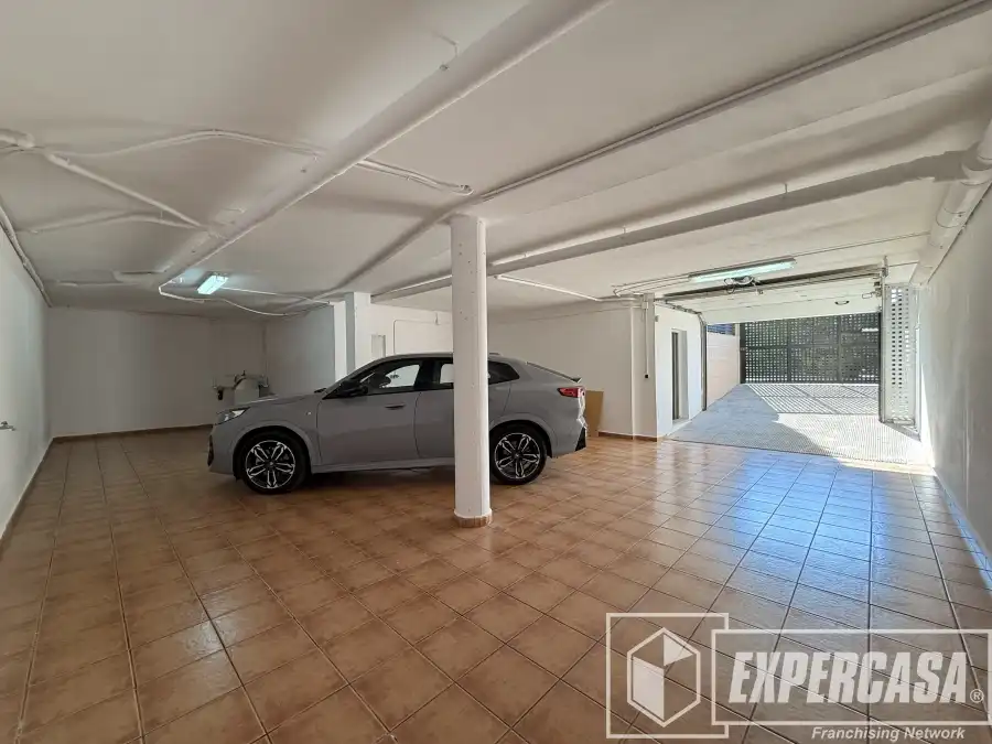 Aparcament de Casa o xalet en venda en Riba-roja de Túria amb Aire condicionat, Calefacció i Terrassa