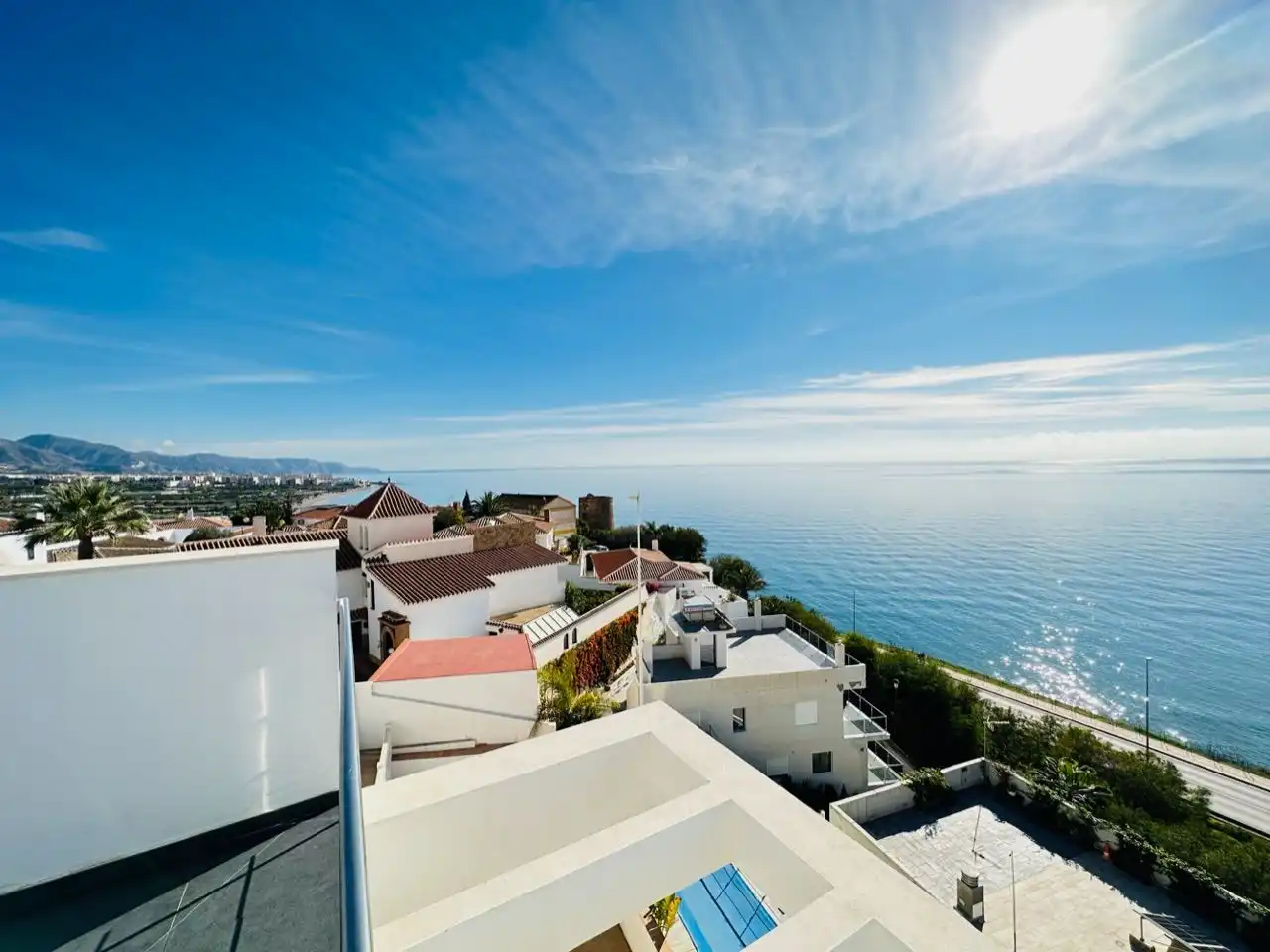 Vista exterior de Casa o xalet en venda en Nerja amb Aire condicionat, Jardí privat i Traster