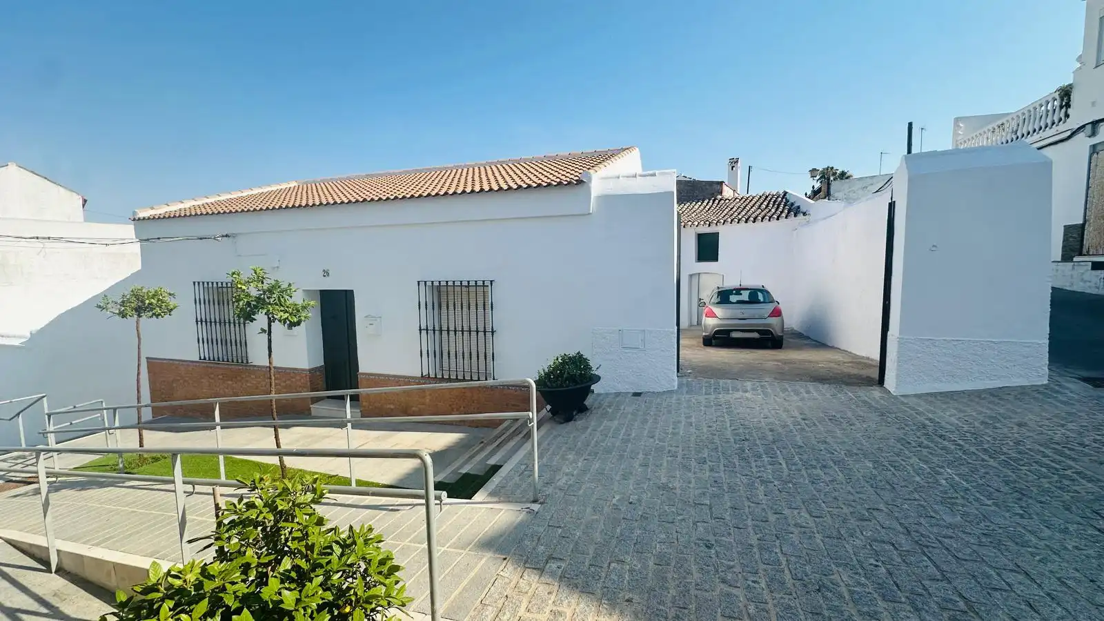 Vista exterior de Casa o xalet en venda en Aznalcázar amb Aire condicionat, Calefacció i Jardí privat