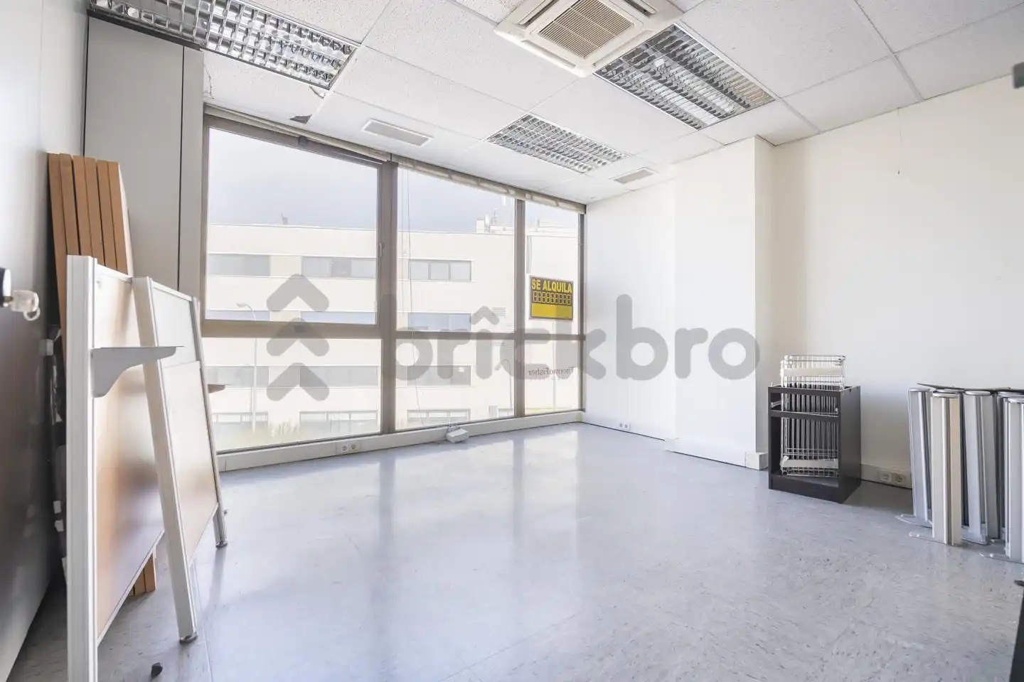 Oficina en venta en De Valdelaparra, Zona Industrial