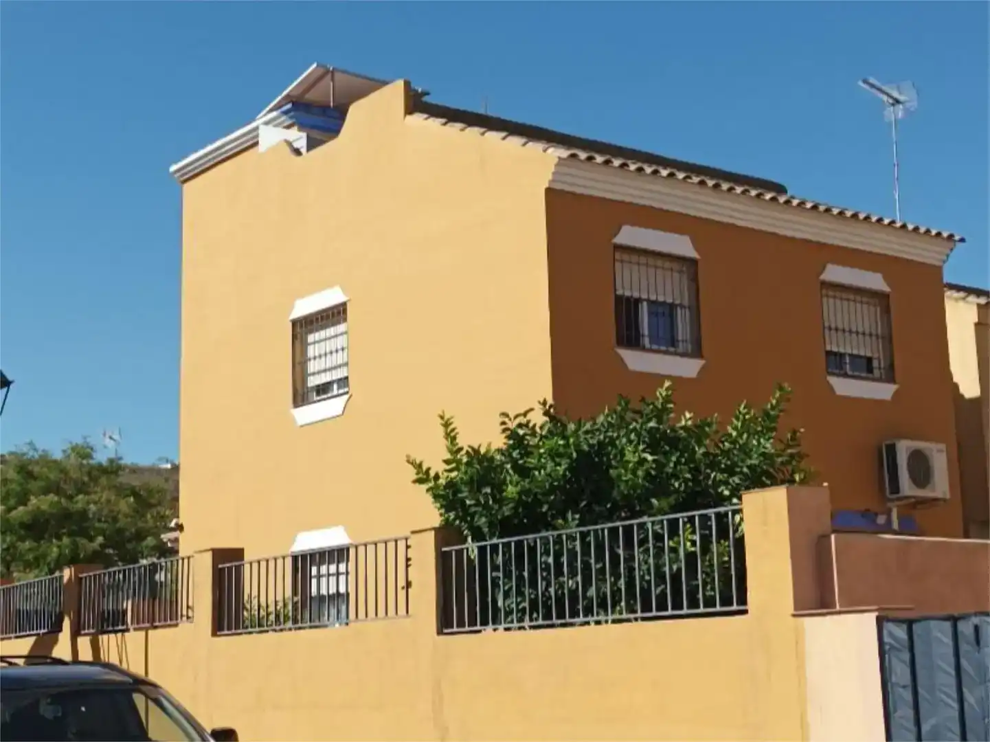 Vista exterior de Casa o chalet en venta en Sierra de Yeguas con Aire acondicionado, Jardín privado y Piscina