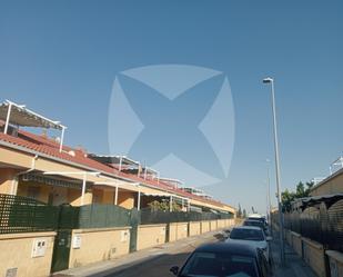 Vista exterior de Casa adosada en venda en Badajoz Capital amb Aire condicionat i Balcó