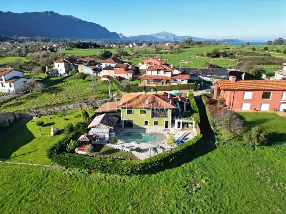 Vista exterior de Casa o chalet en venta en Llanes con Calefacción, Jardín privado y Terraza
