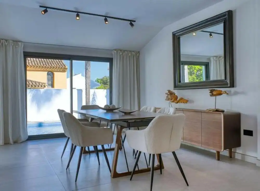 Comedor de Casa o chalet de alquiler en Marbella con Aire acondicionado, Jardín privado y Terraza