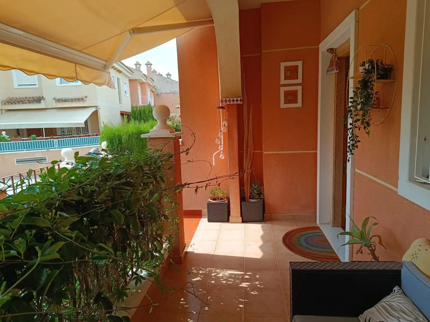 Terrasse von Einfamilien-Reihenhaus zum Verkauf in Elche / Elx mit Privatgarten, Terrasse und Gemeinschaftspool