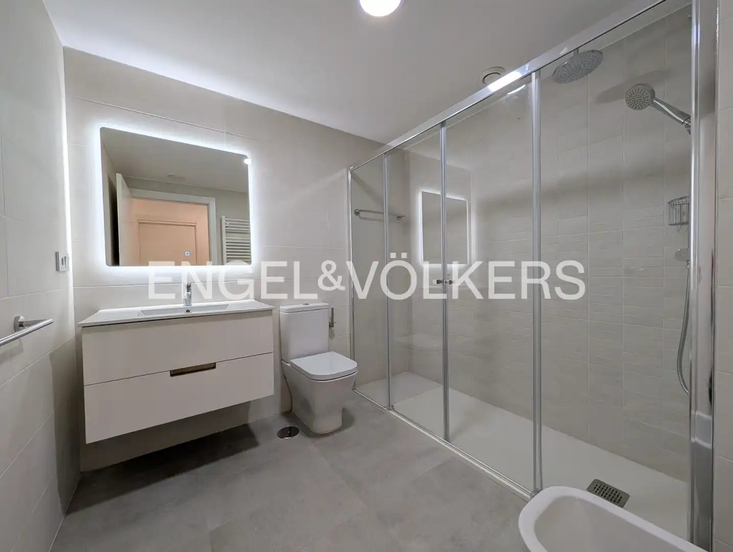 Bathroom of Flat for rent in Vigo   with Heating and Balcony