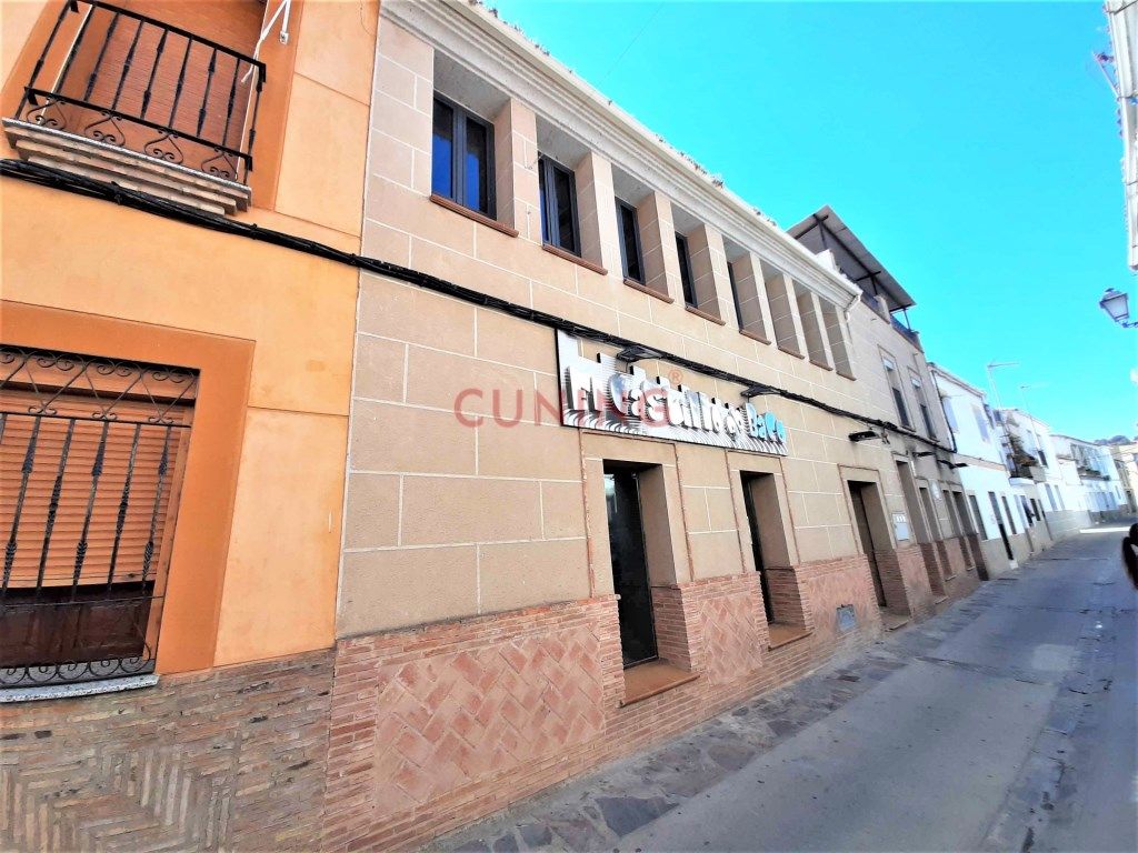 Vista exterior de Edifici en venda en Talaván