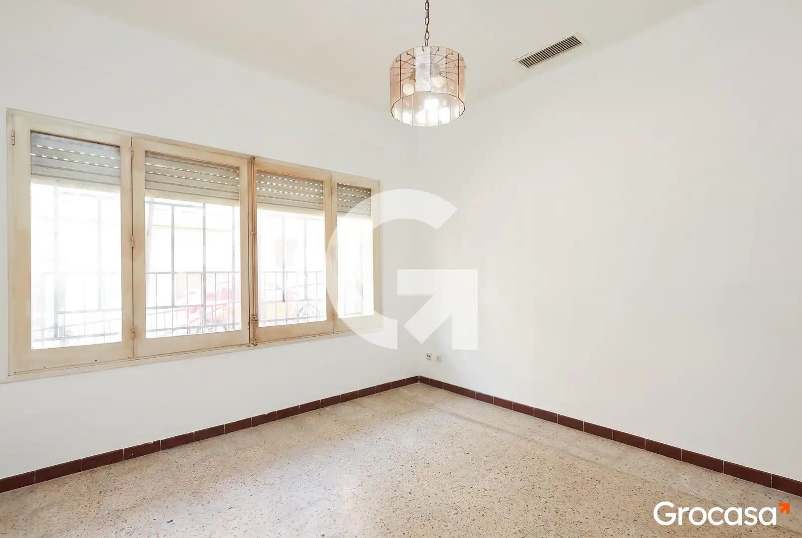 Wohnzimmer von Erdgeschoss zum Verkauf in Gavà mit Ofen