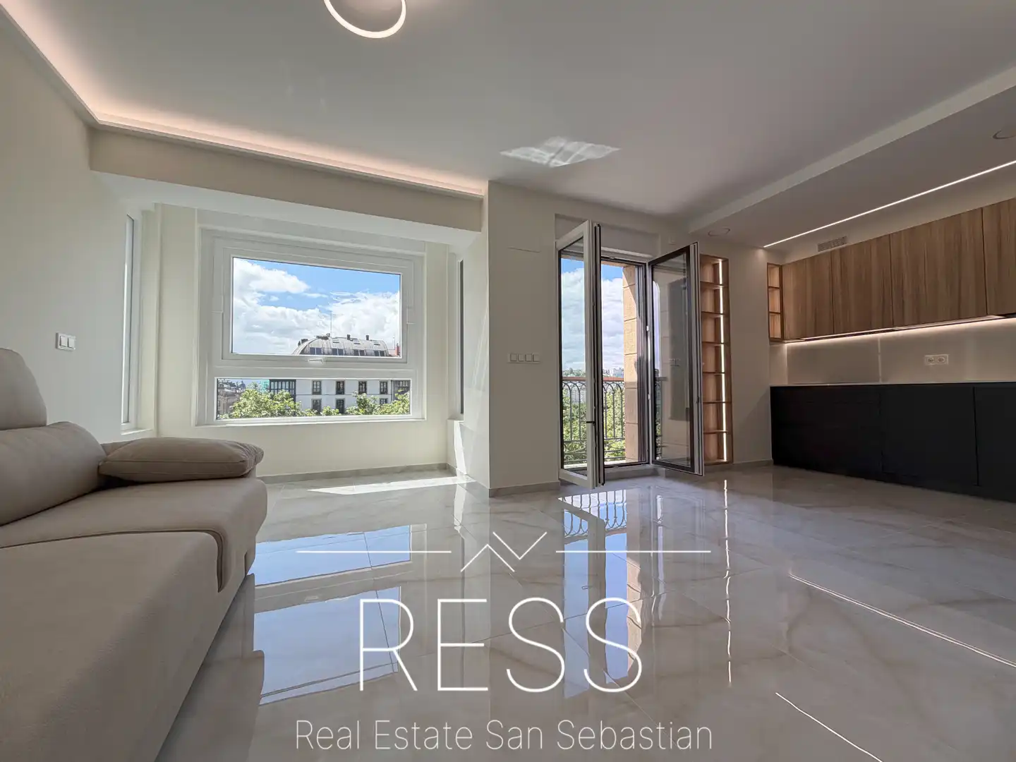 Sala de estar de Piso en venta en Donostia - San Sebastián  con Aire acondicionado, Calefacción y Amueblado