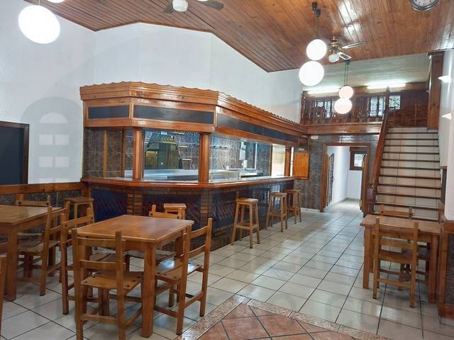 Local comercial en Alquiler en Calle Cabo Peñas en Teatinos - Los Prados