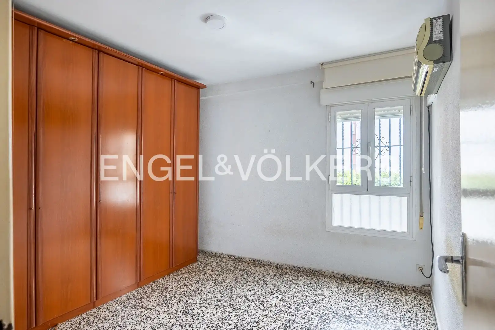 Flat for sale in Sevilla  with Heating, Swimming Pool and Balcony