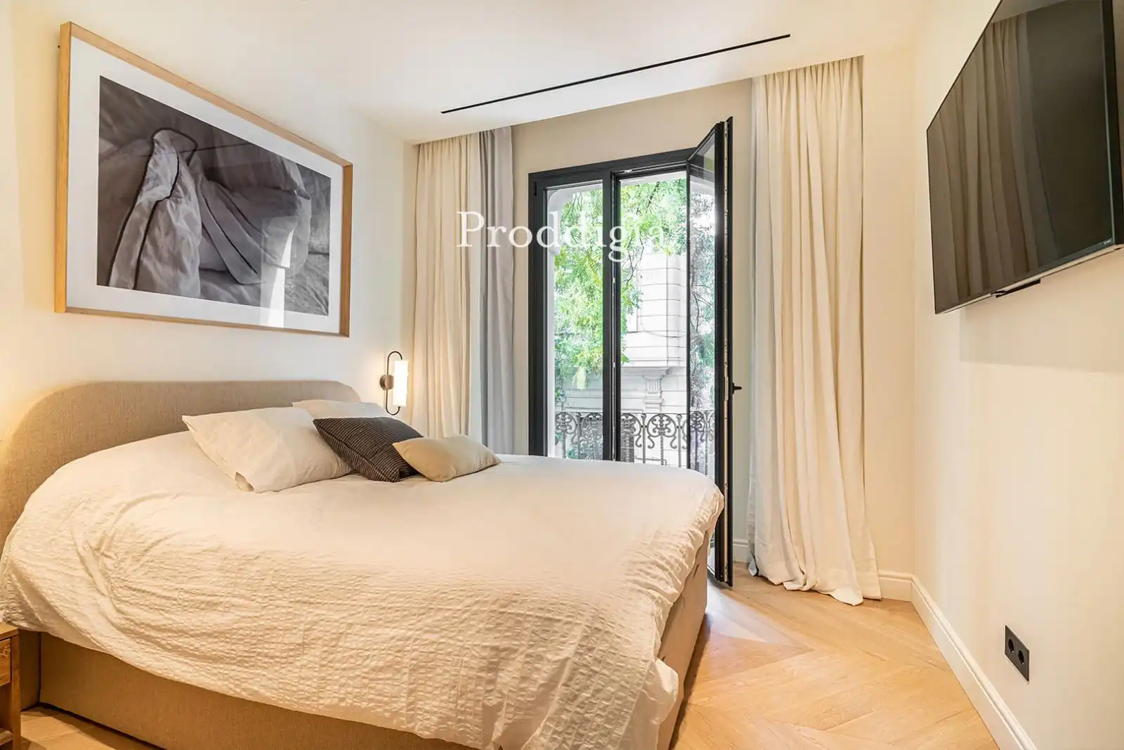 Dormitori de Casa o xalet en venda en Barcelona amb Aire condicionat, Calefacció i Jardí privat