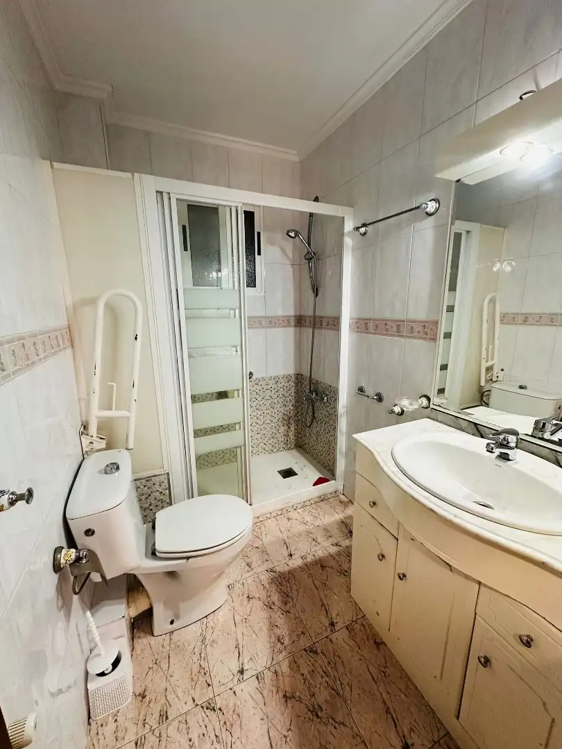 Bathroom of Flat for sale in Valladolid Capital  with Heating, Parquet flooring and Furnished