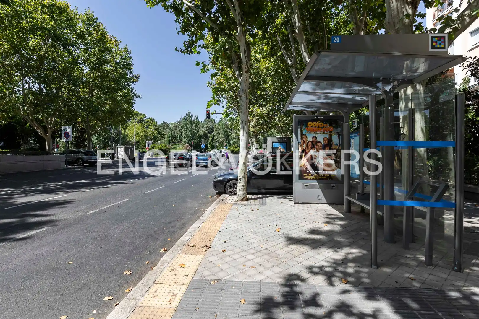 Vista exterior de Casa o xalet en venda en Madrid amb Calefacció, Jardí privat i Balcó