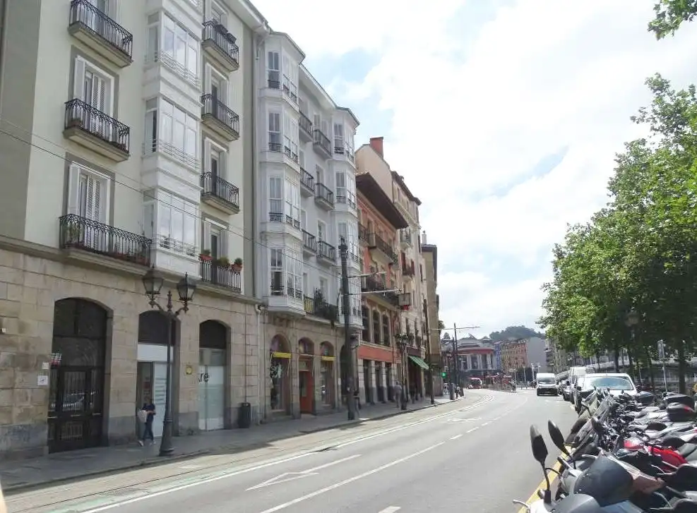 Local comercial en venta en Ibaiondo