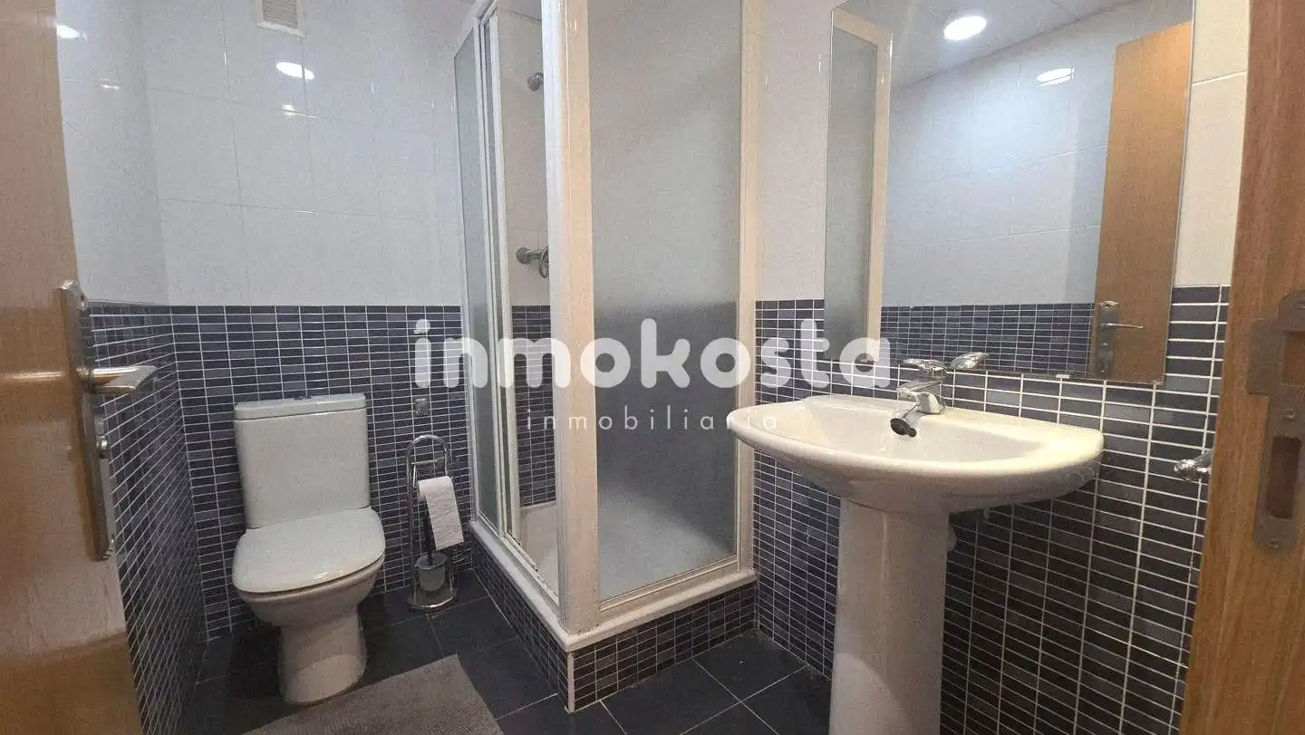 Baño de Piso en venta en Benidorm con Aire acondicionado, Terraza y Trastero