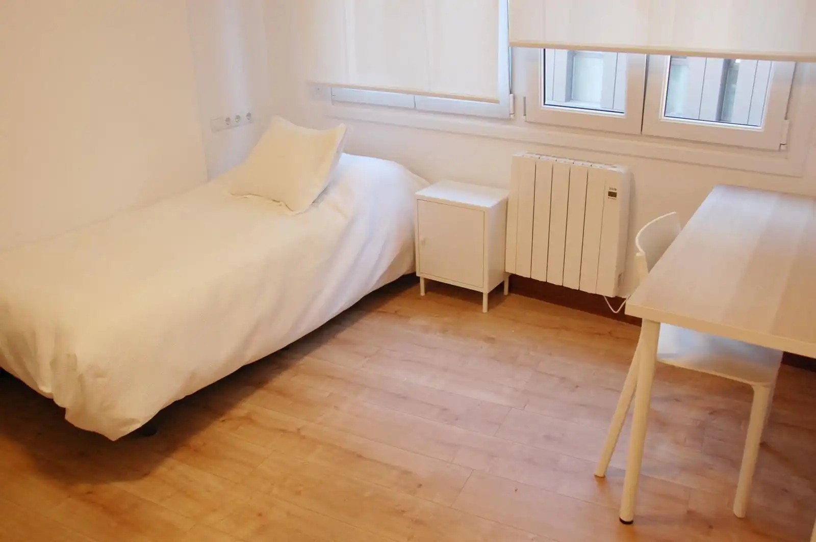 Schlafzimmer von Wohnung zur Miete in Bilbao  mit Heizung, Parkett und Möbliert