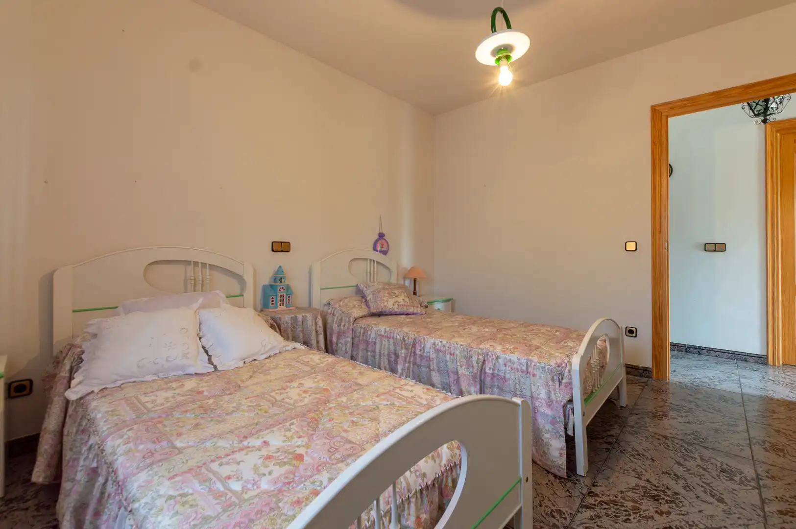 Habitación de Casa o chalet en venta en Hontoba con Calefacción, Jardín privado y Terraza