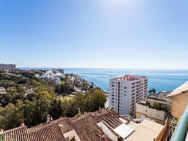 Àtic amb piscina en venda a Torrequebrada