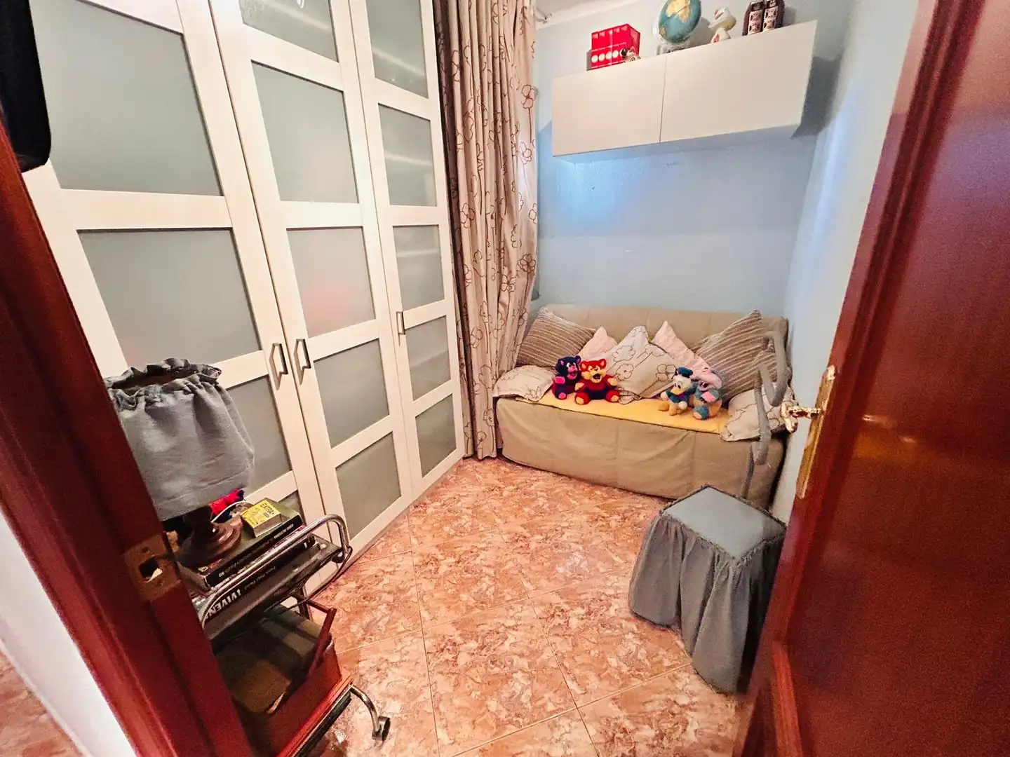 Habitación de Piso en venta en L'Hospitalet de Llobregat con Amueblado y Balcón